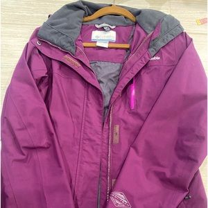 Columbia interchange jacket
Size extra small
Beautiful purple color